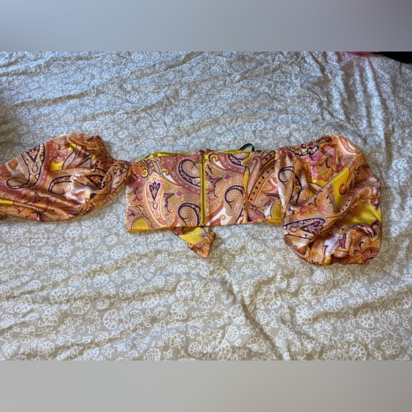 Crop top with design - Picture 2 of 6